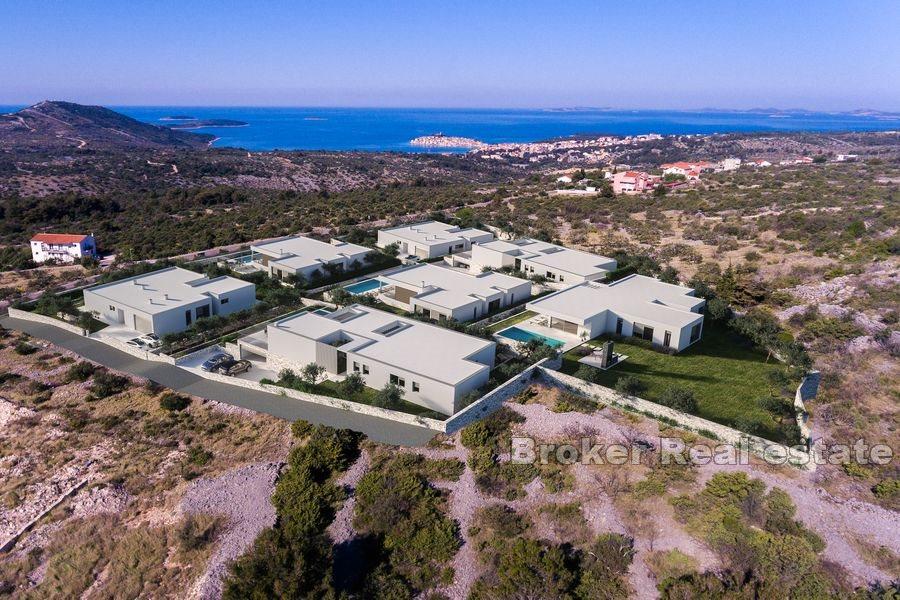 Villa med pool och havsutsikt