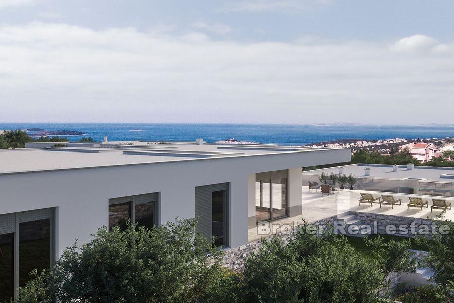 Nybygd villa med basseng