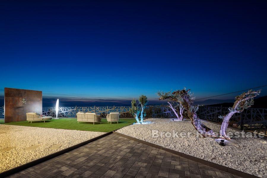 Новая современная вилла с бассейном