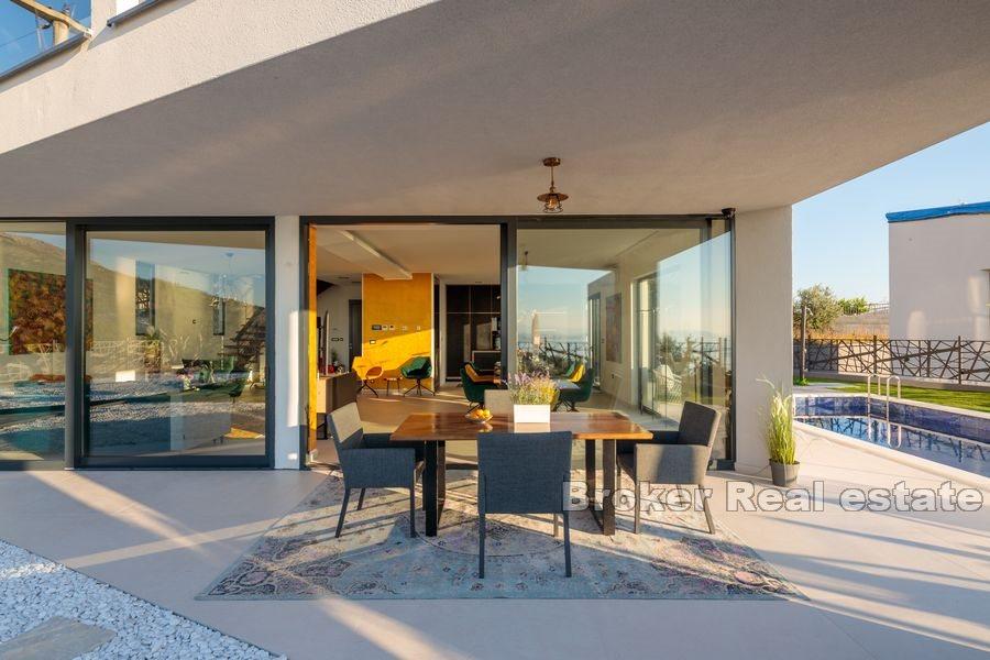 Новая современная вилла с бассейном