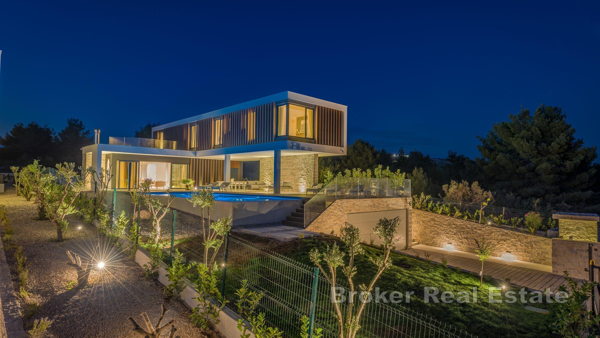 Willa z basenem i widokiem na morze