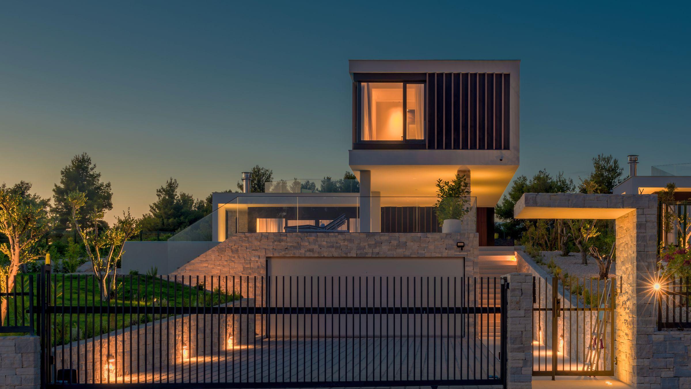 Willa z basenem i widokiem na morze