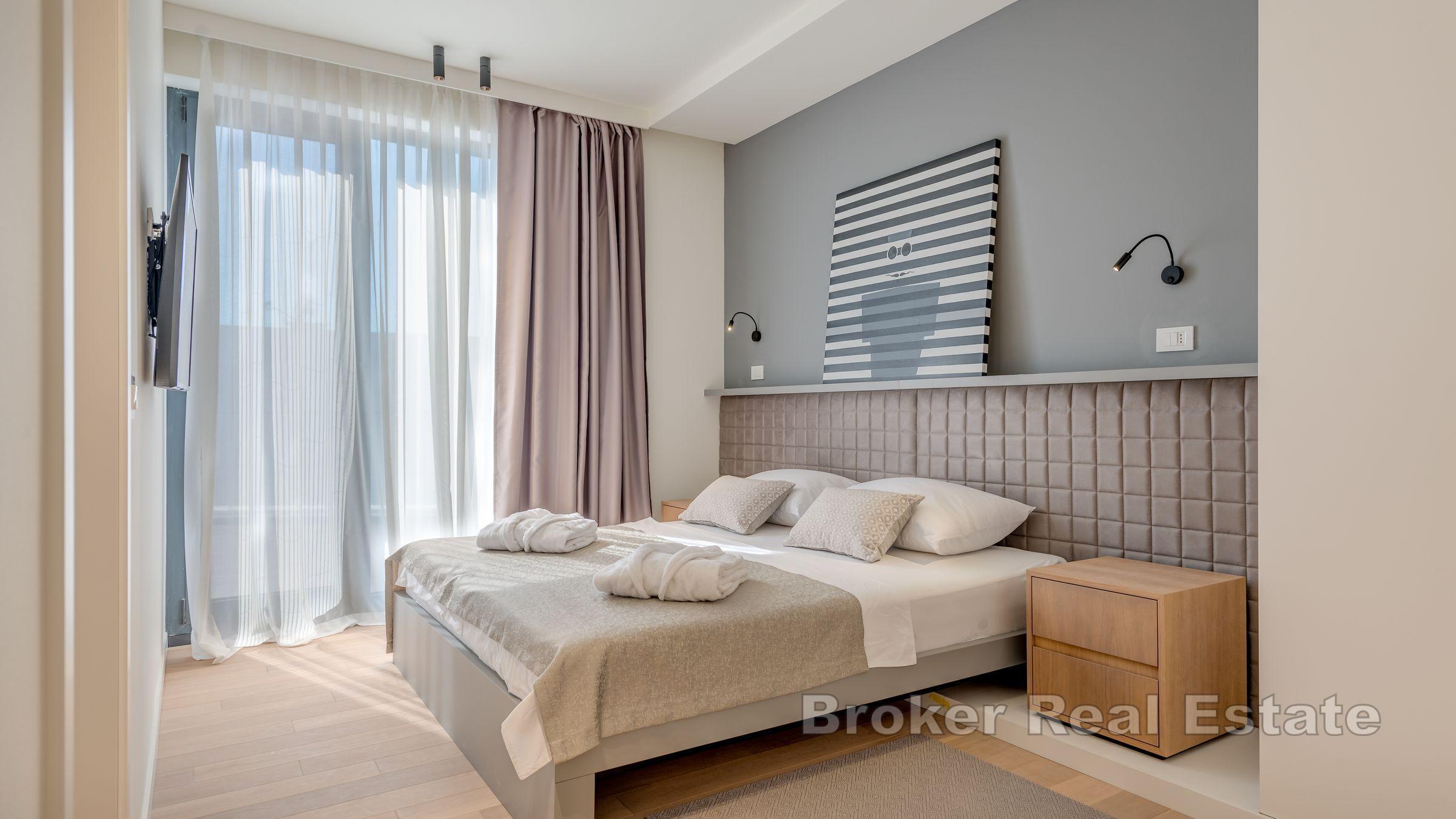 Willa z basenem i widokiem na morze