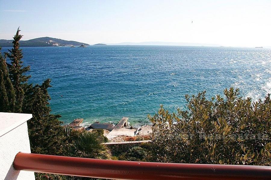 House at first row to the sea, attractive location