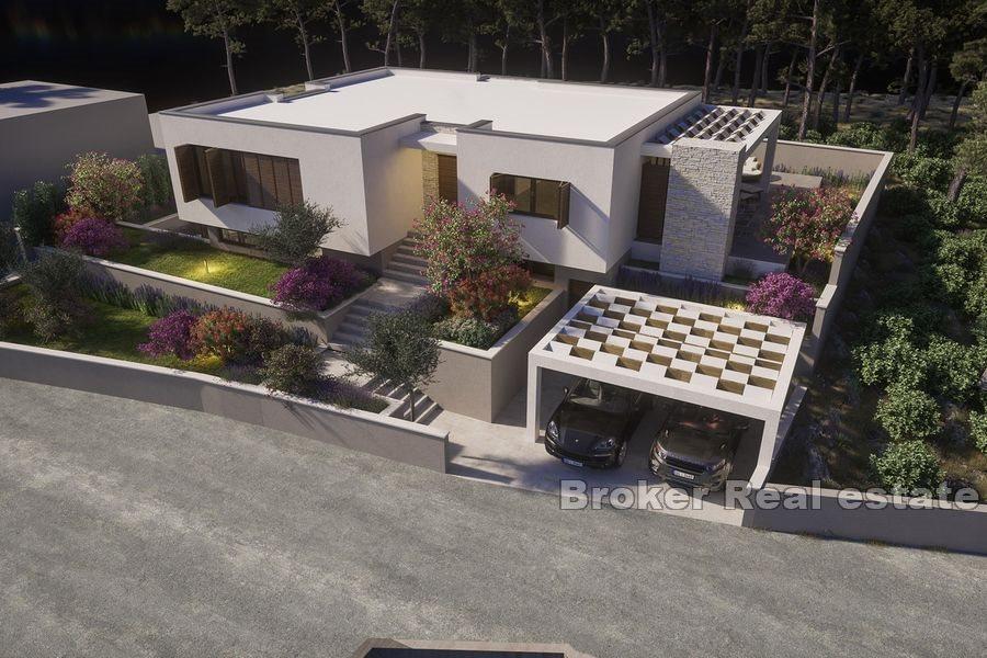 Villa in the first row to the sea