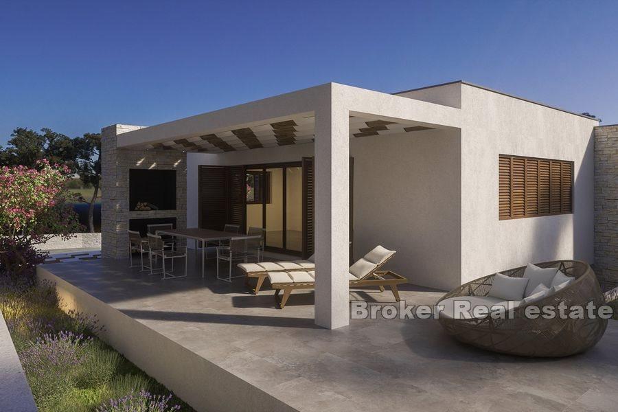 Villa in the first row to the sea