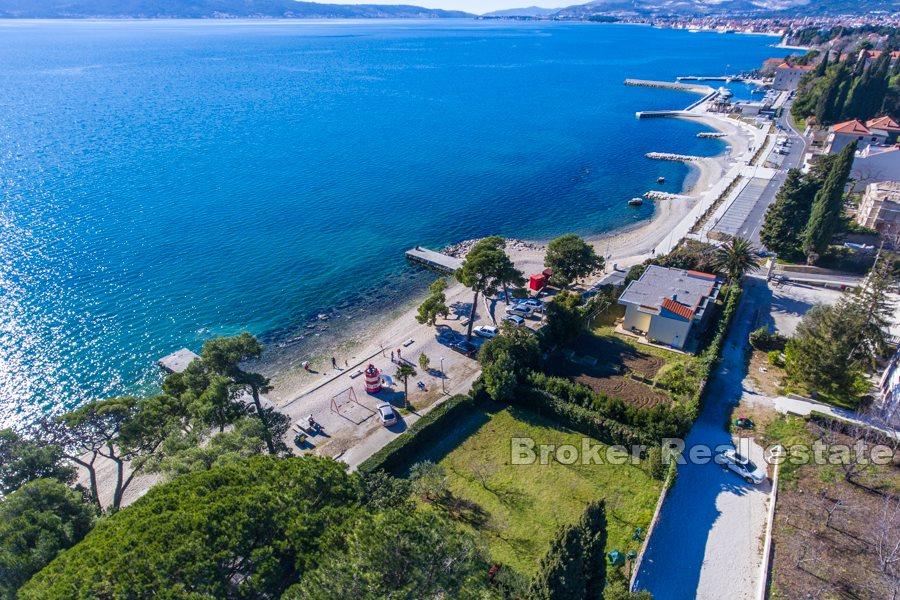 Building land plot with unfinished building on exceptional location