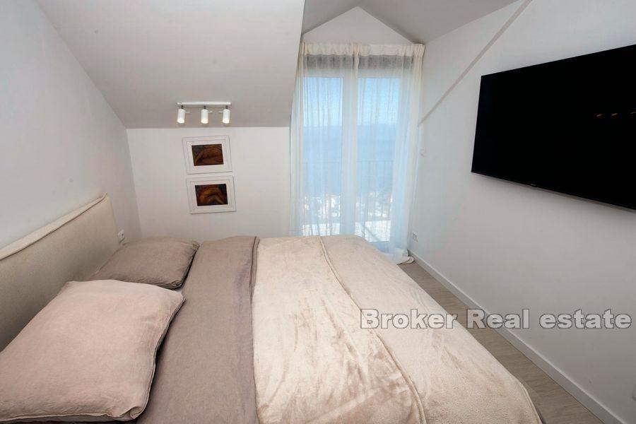 Jedinstvena nekretnina s bazenom i pogledom na more