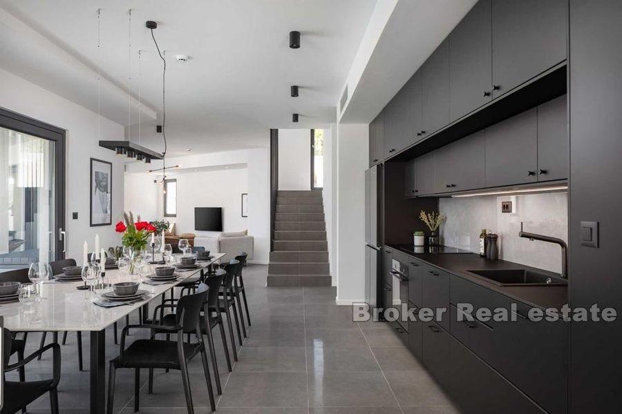 Lyxvilla i första raden mot havet