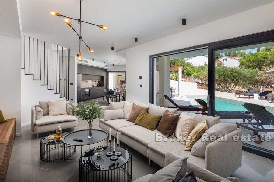 Lyxvilla i första raden mot havet