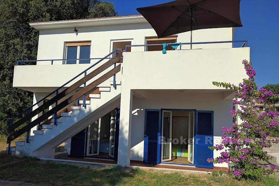 Maison près de zadar, première rangée de la mer