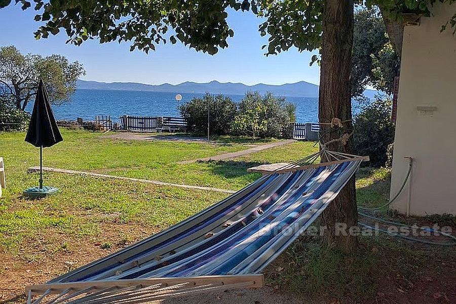 Hus nær zadar, første rad til sjøen