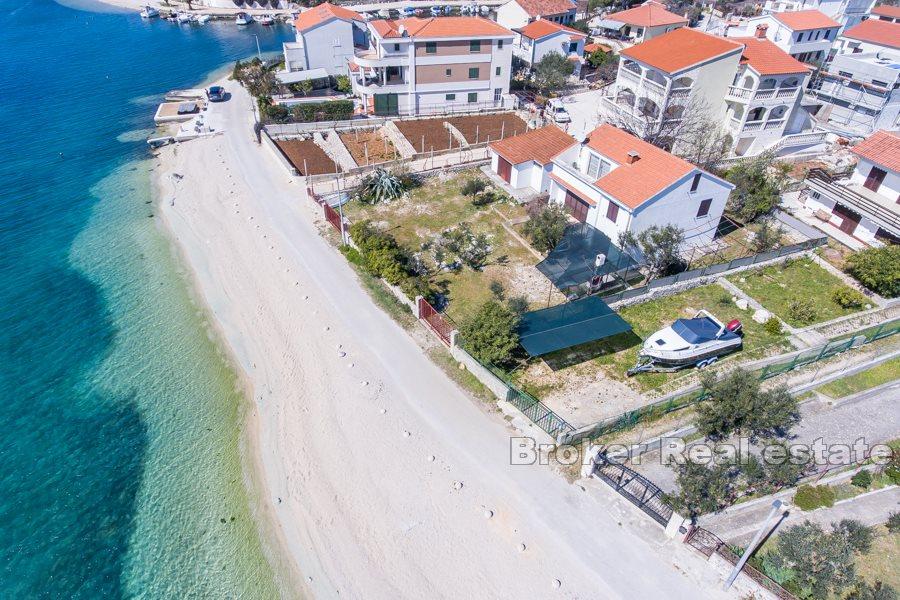 Maison au premier rang de la mer, très bien situé