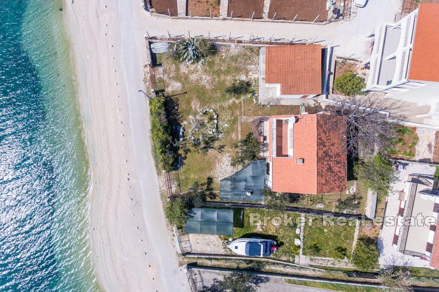 Maison au premier rang de la mer, très bien situé