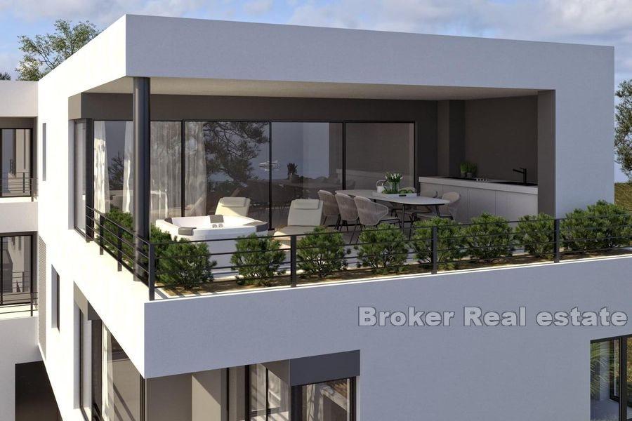Newly built penthouse in the second row from the sea