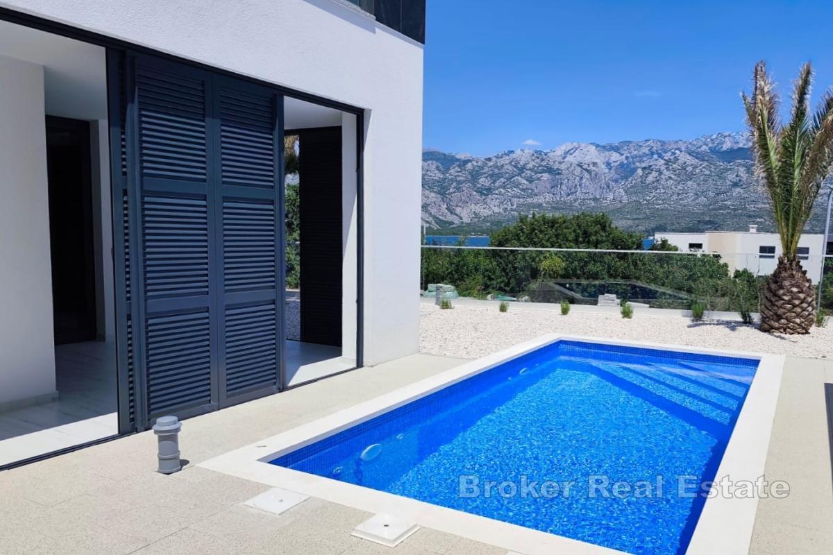 Apartments mit Pool- und Meerblick
