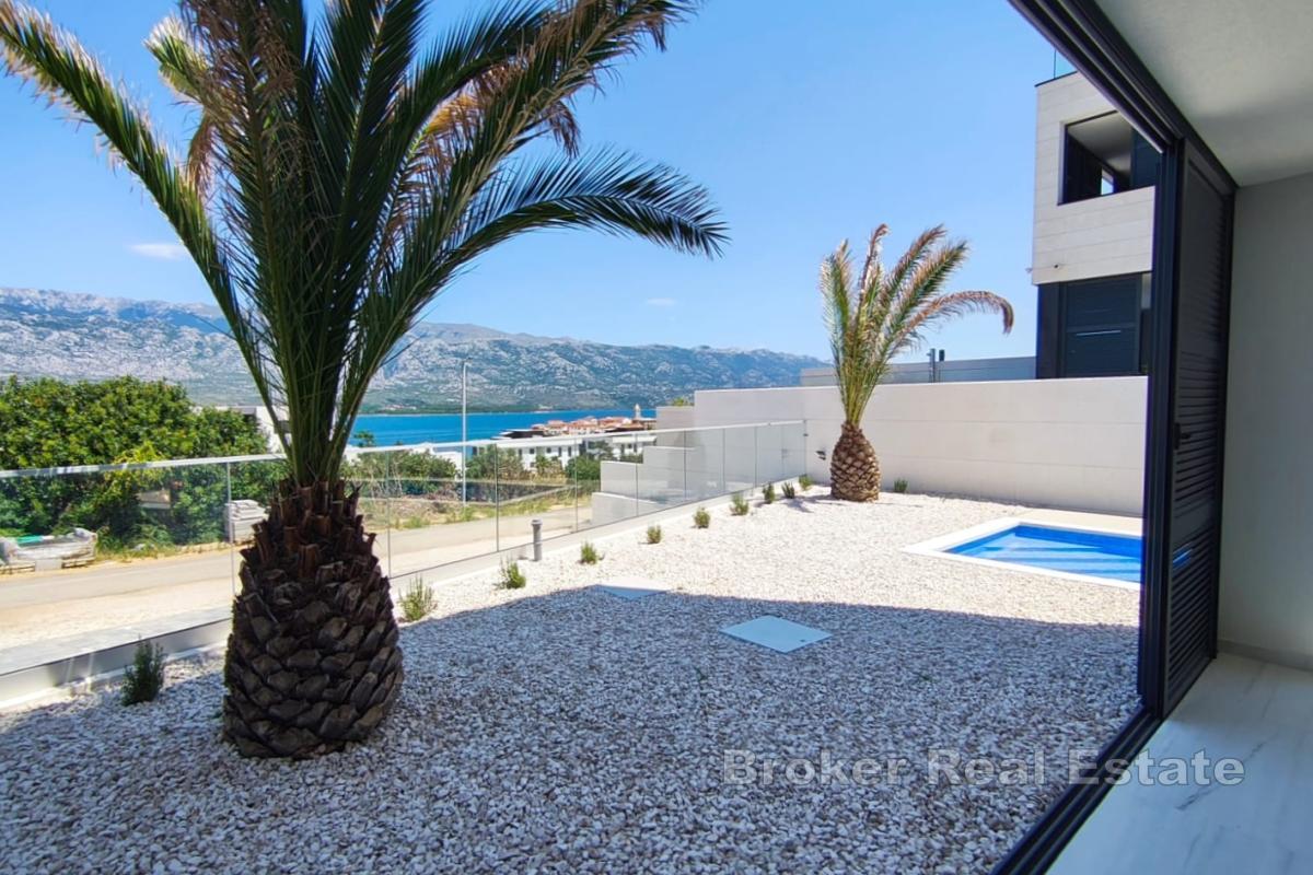 Apartments mit Pool- und Meerblick