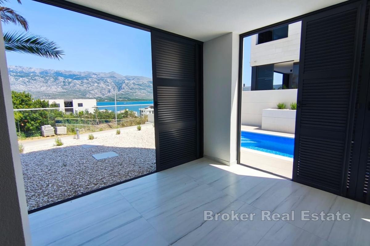 Apartments mit Pool- und Meerblick