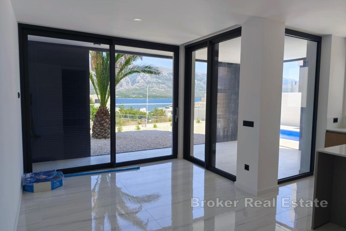 Apartments mit Pool- und Meerblick