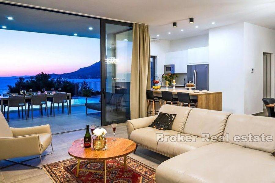 Willa z basenem blisko morza