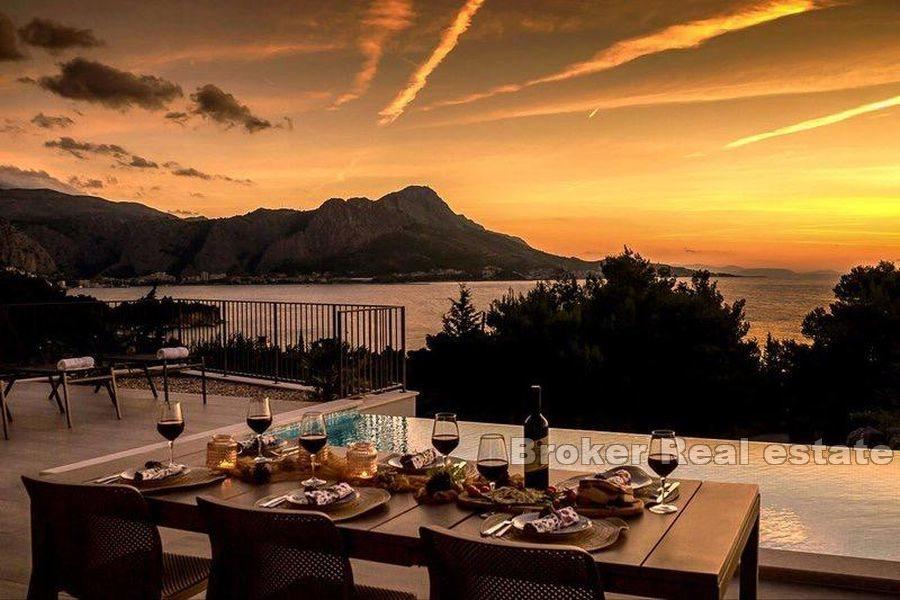 Willa z basenem blisko morza