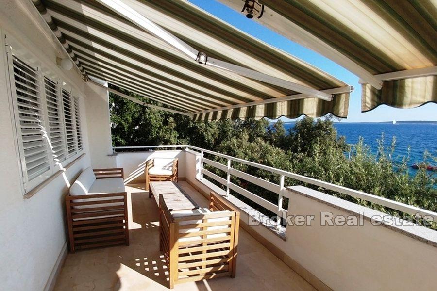 Immeuble au premier rang de la mer