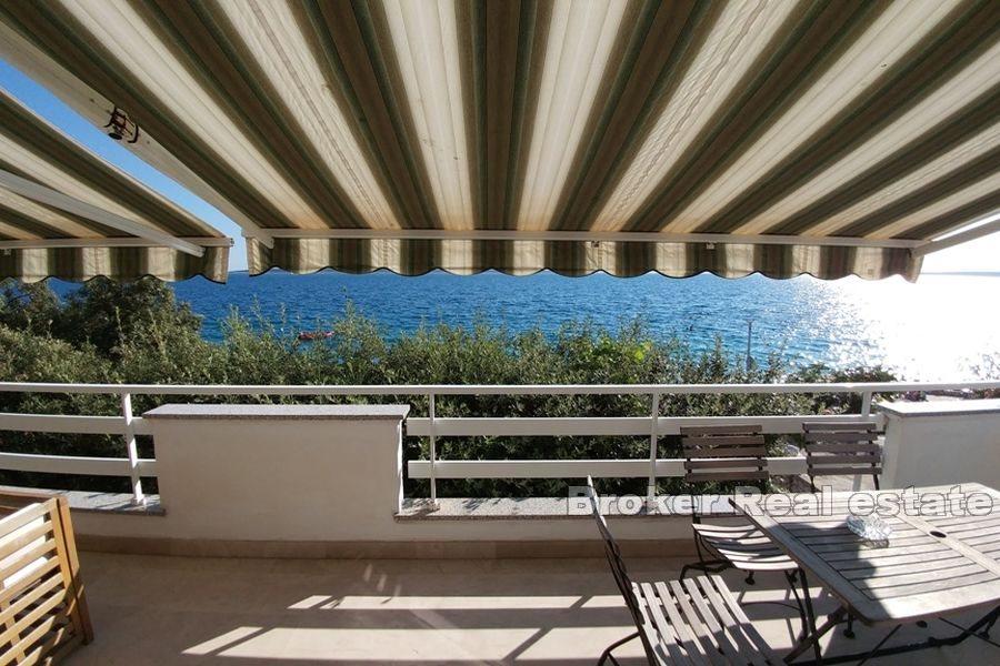 Immeuble au premier rang de la mer