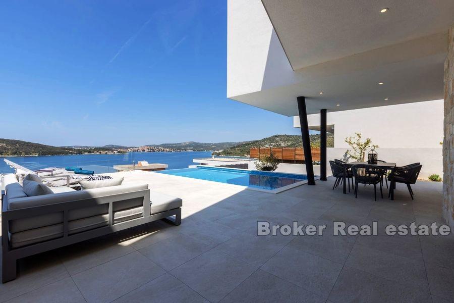 Luxusvilla mit Meerblick