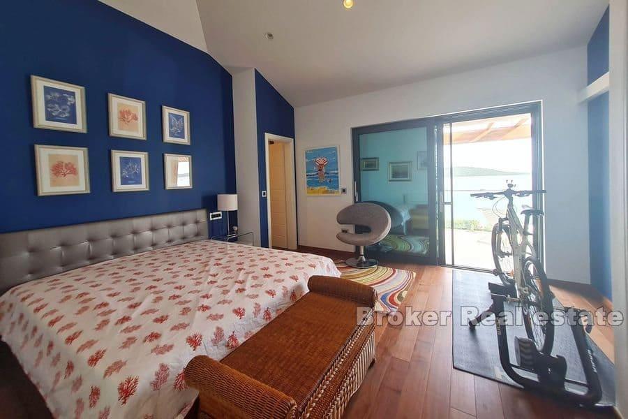 Moderní vila v první řadě k moři