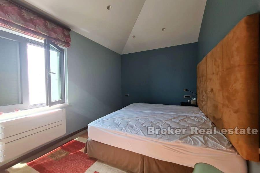 Modern villa i första raden mot havet