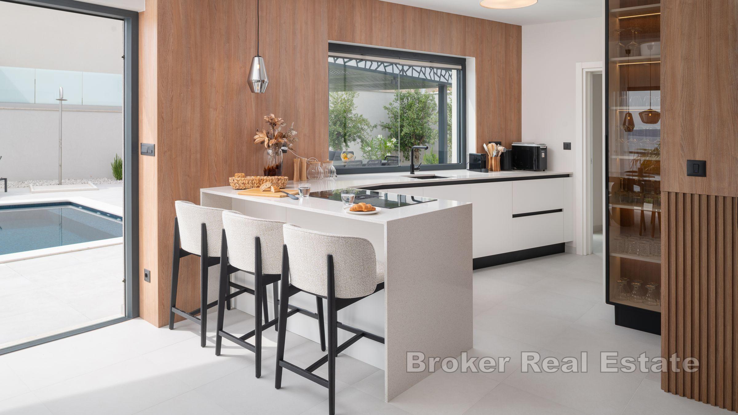 Vila s bazénem a výhledem na moře