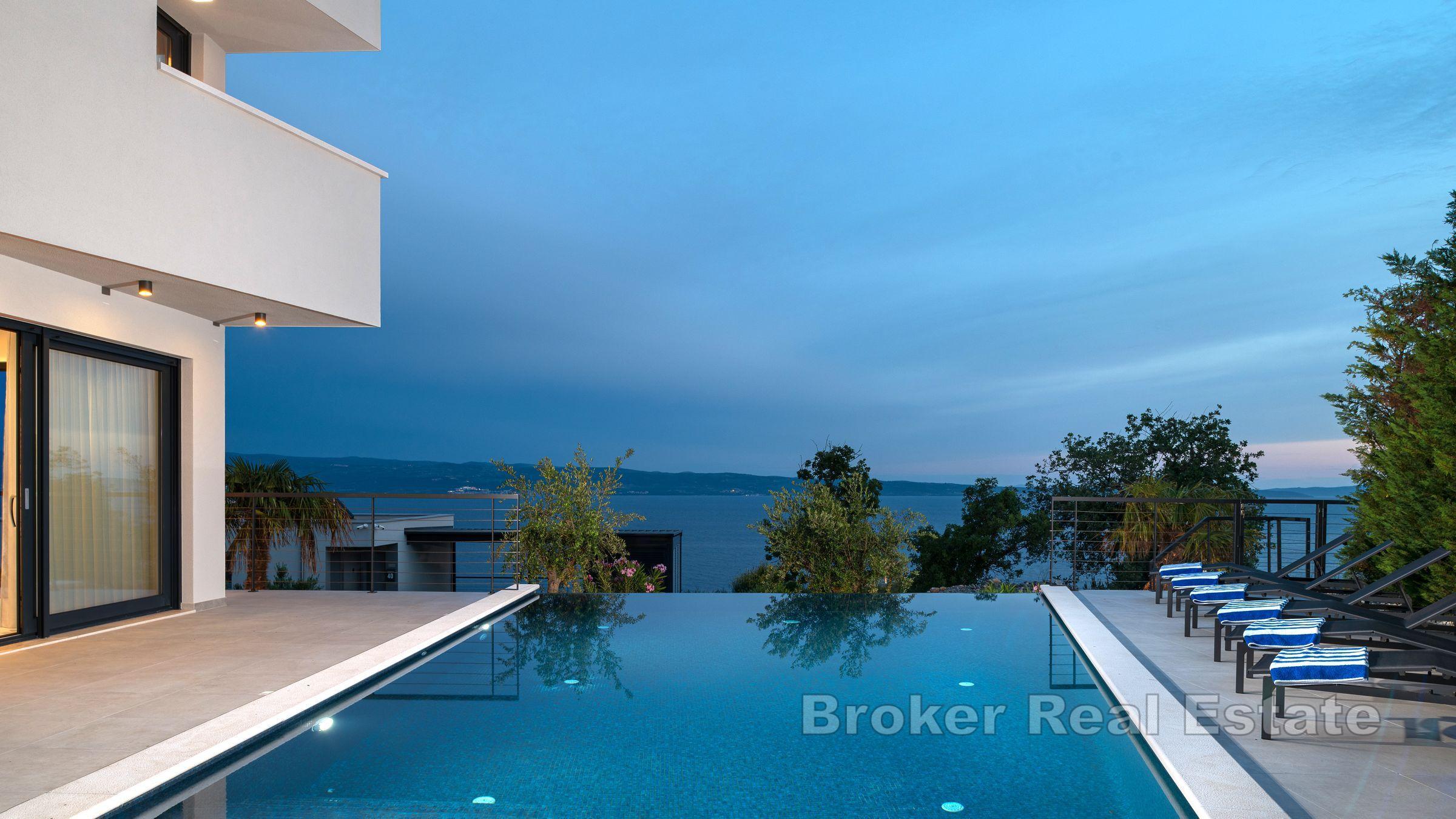 Vila s bazénem a výhledem na moře