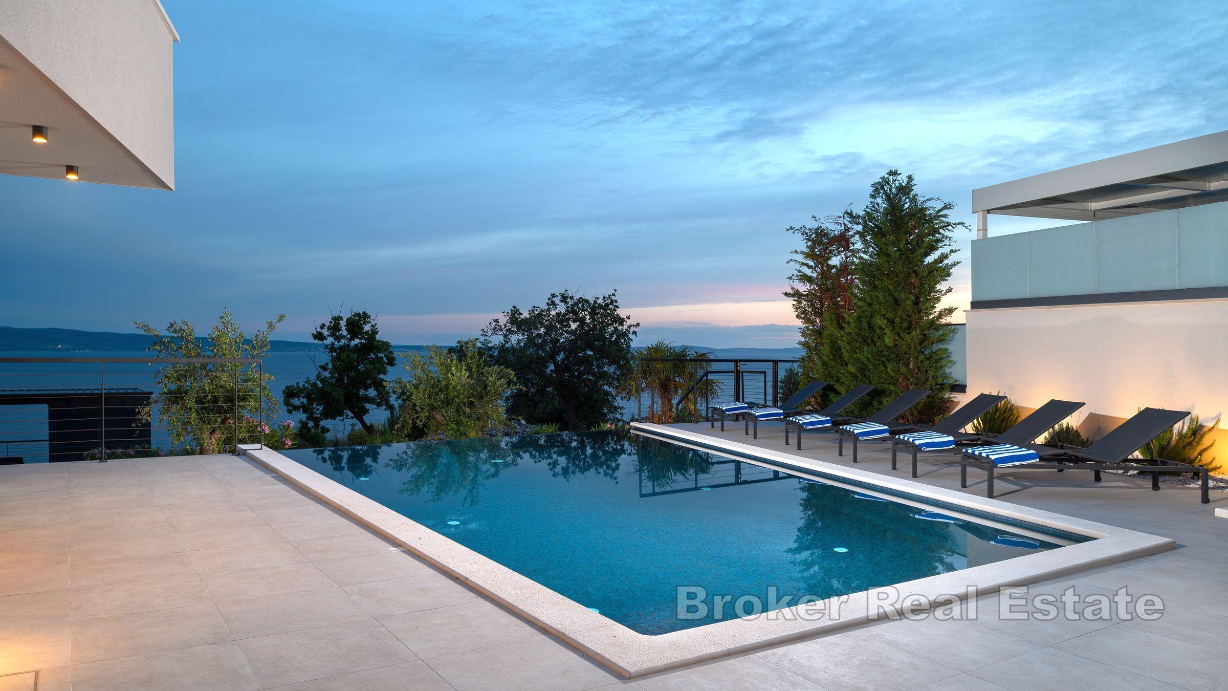 Vila s bazénem a výhledem na moře