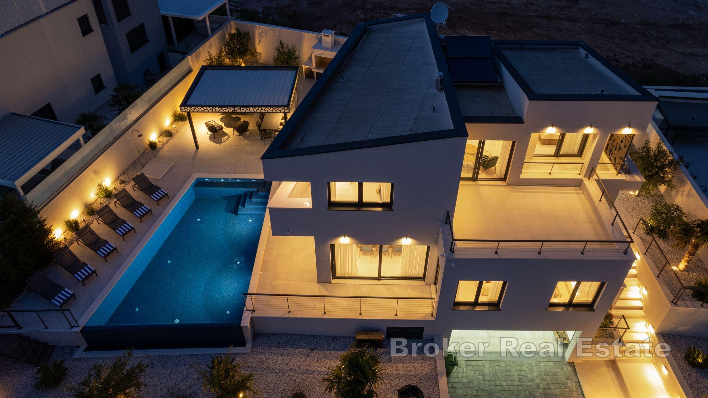 Vila s bazénem a výhledem na moře