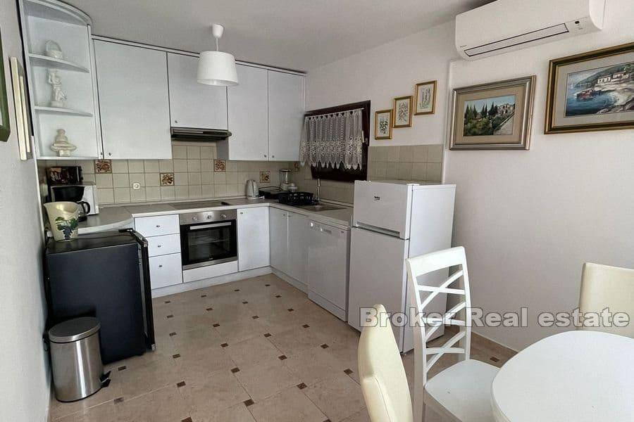 Deux maisons, première rangée de la mer