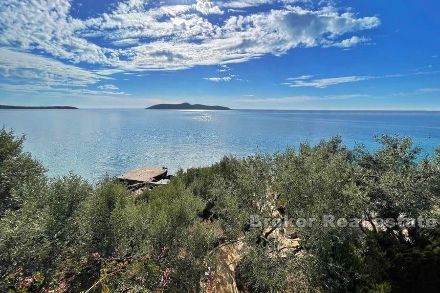 Casa bifamiliare in prima fila al mare