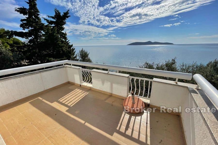 Casa bifamiliare in prima fila al mare