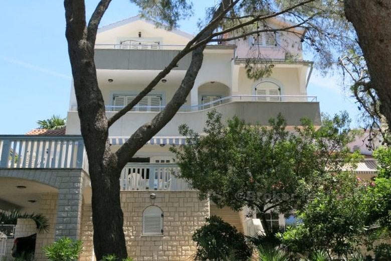 Spacious house at first row to the sea