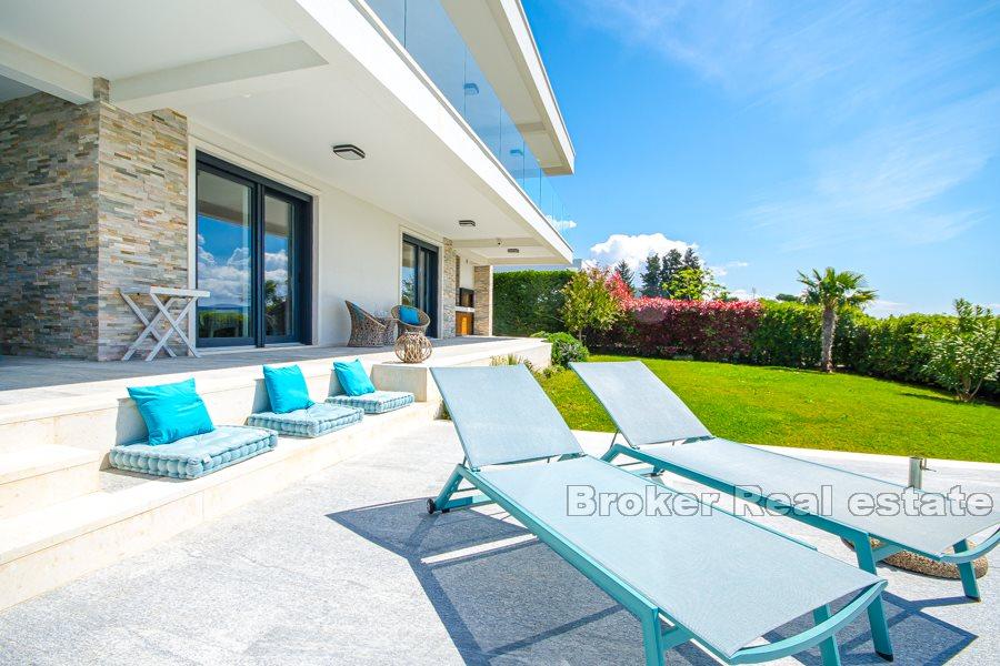 Исключительная семейная вилла, прямо у моря