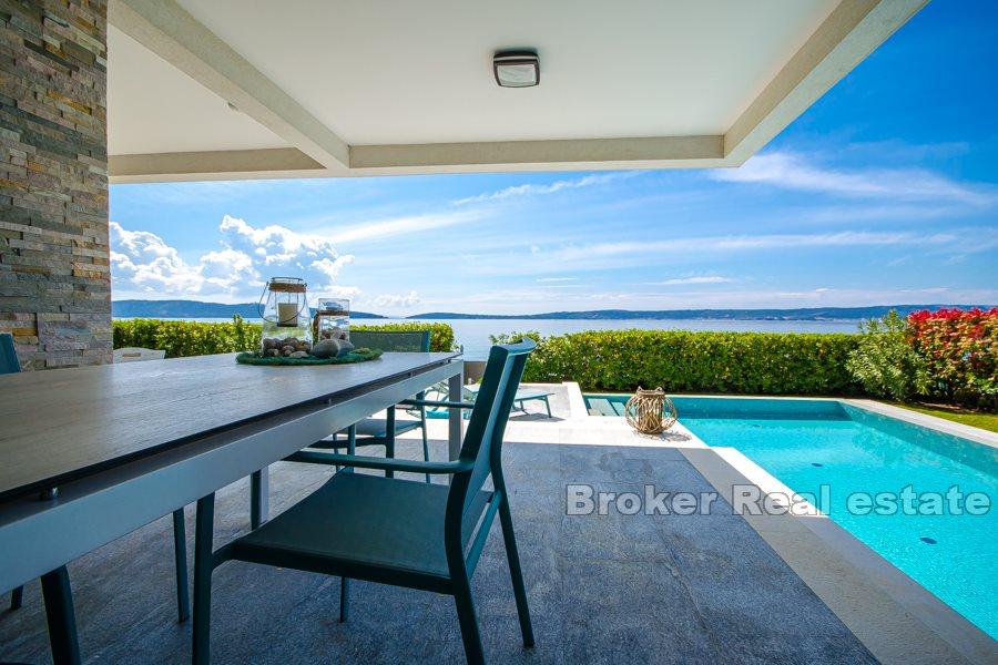 Исключительная семейная вилла, прямо у моря