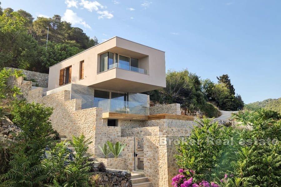 Nybygd moderne villa med basseng