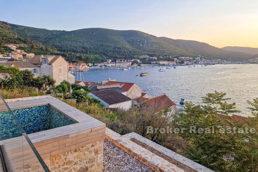 Nybygd moderne villa med basseng