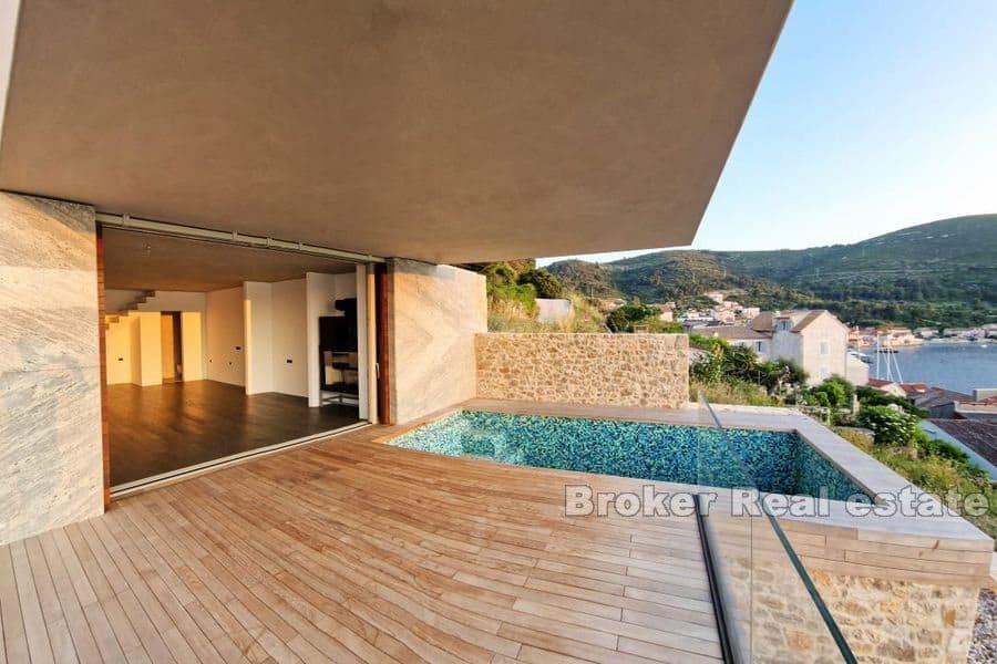 Nybygd moderne villa med basseng