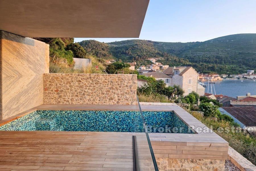 Nybygd moderne villa med basseng