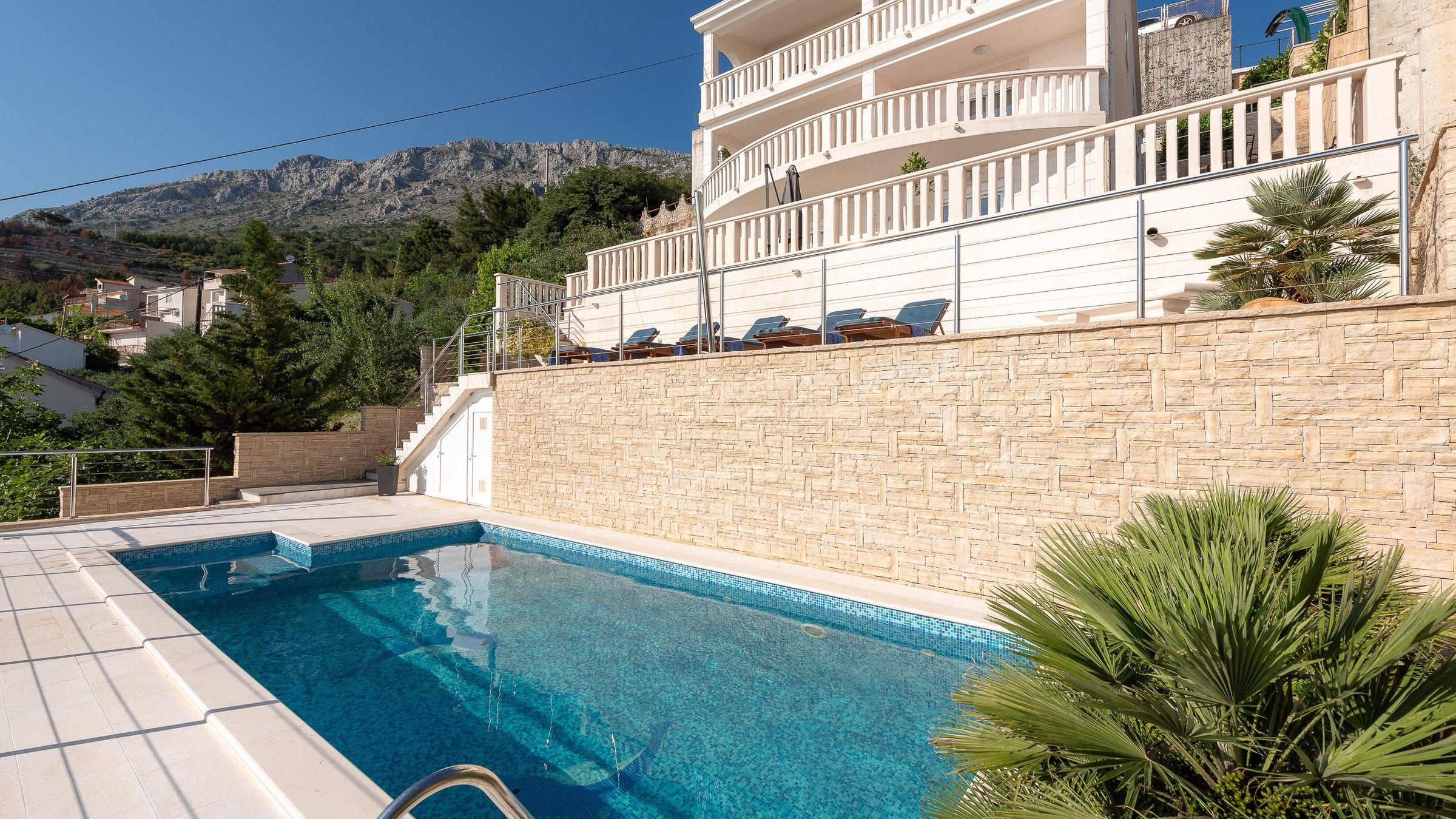 Immeuble avec piscine