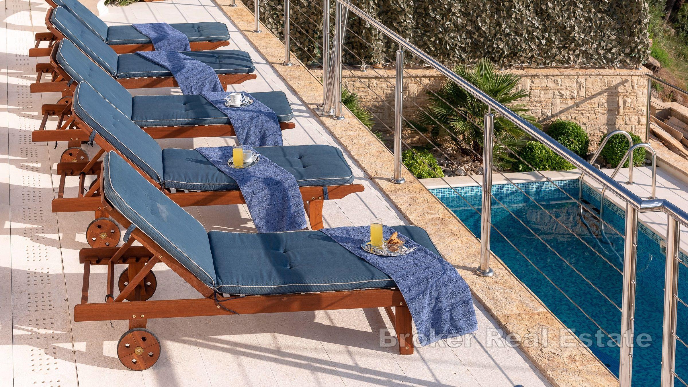 Leilighetshus med svømmebasseng