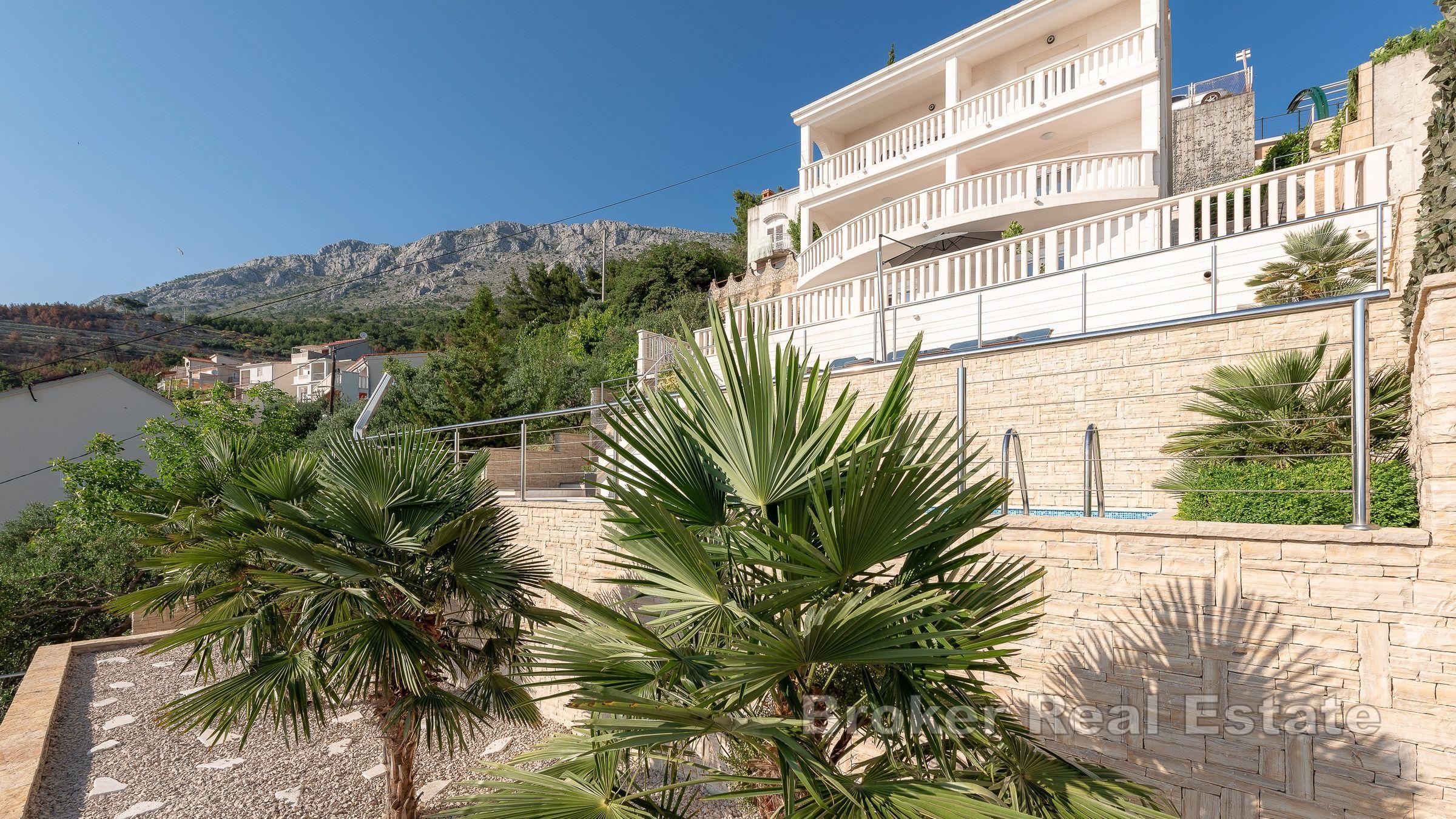 Immeuble avec piscine