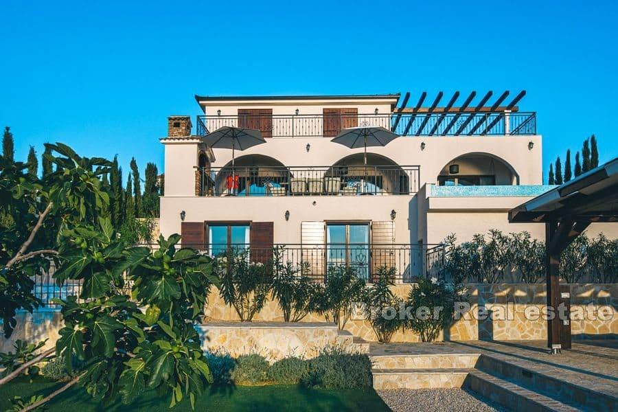 Lyxig villa med pool