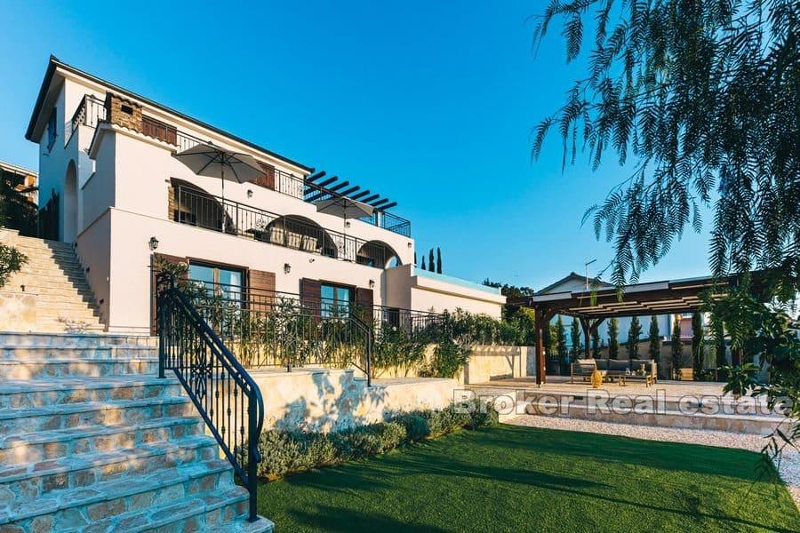 Luxusvilla mit Pool