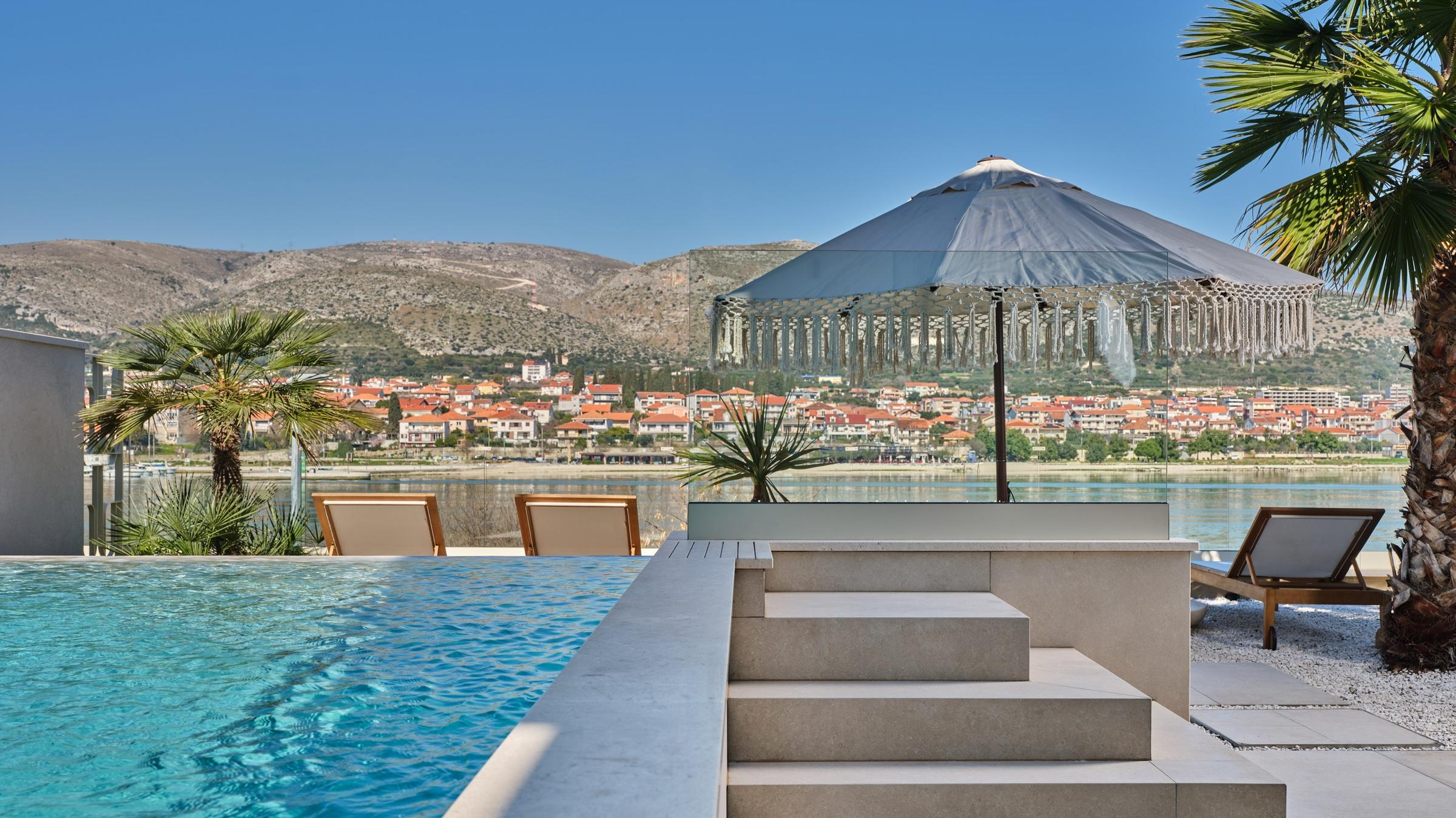 001-2022-361-Trogir-villa-with-swimming-pool-for-sale